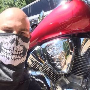 Meet your Posher, Levi